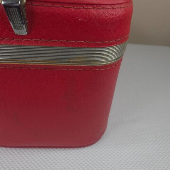 Vintage 60s Red Travel Train Case Carry On Bag - Picture 7 of 12